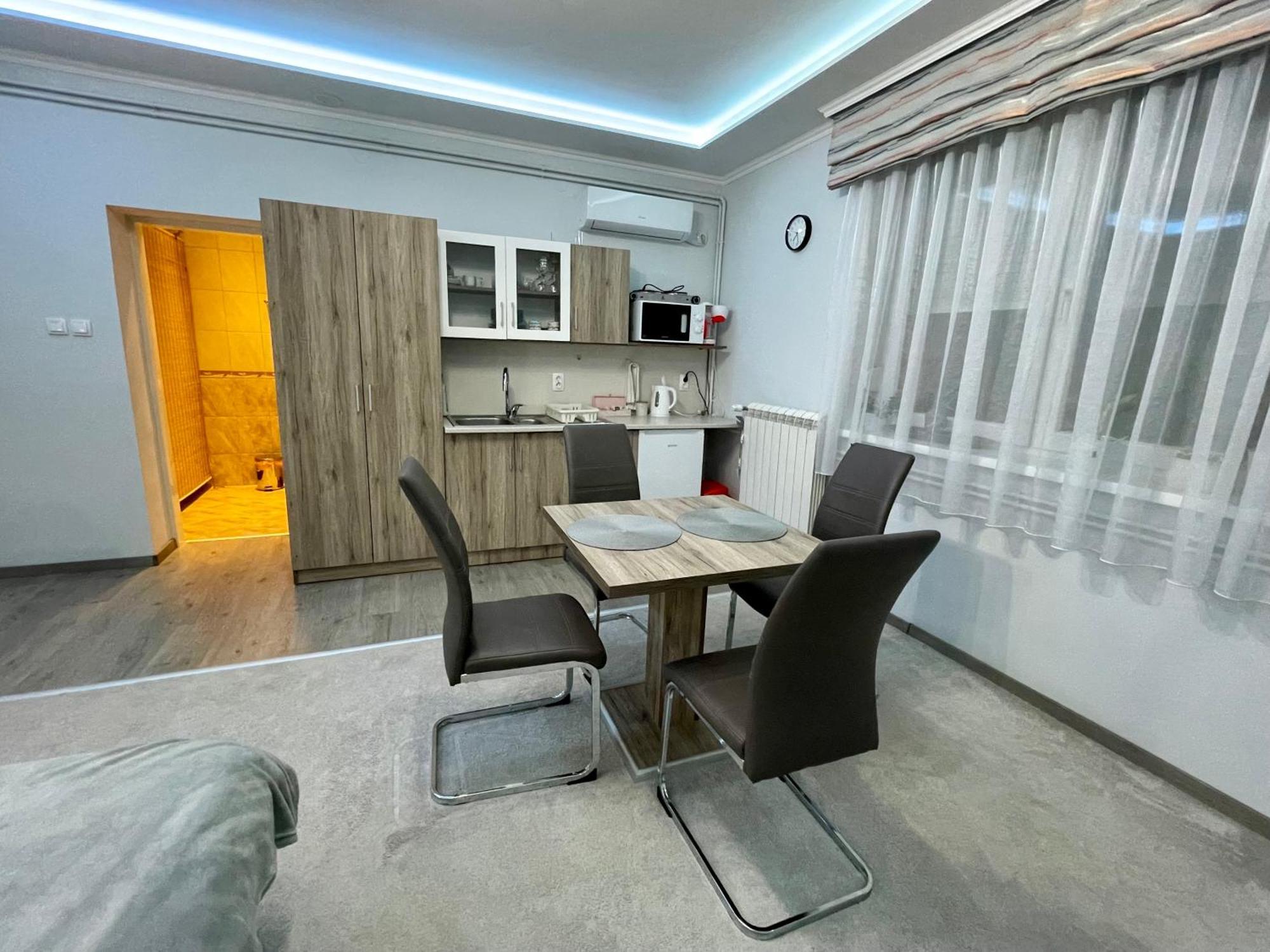 Belien Apartman Mako Bagian luar foto