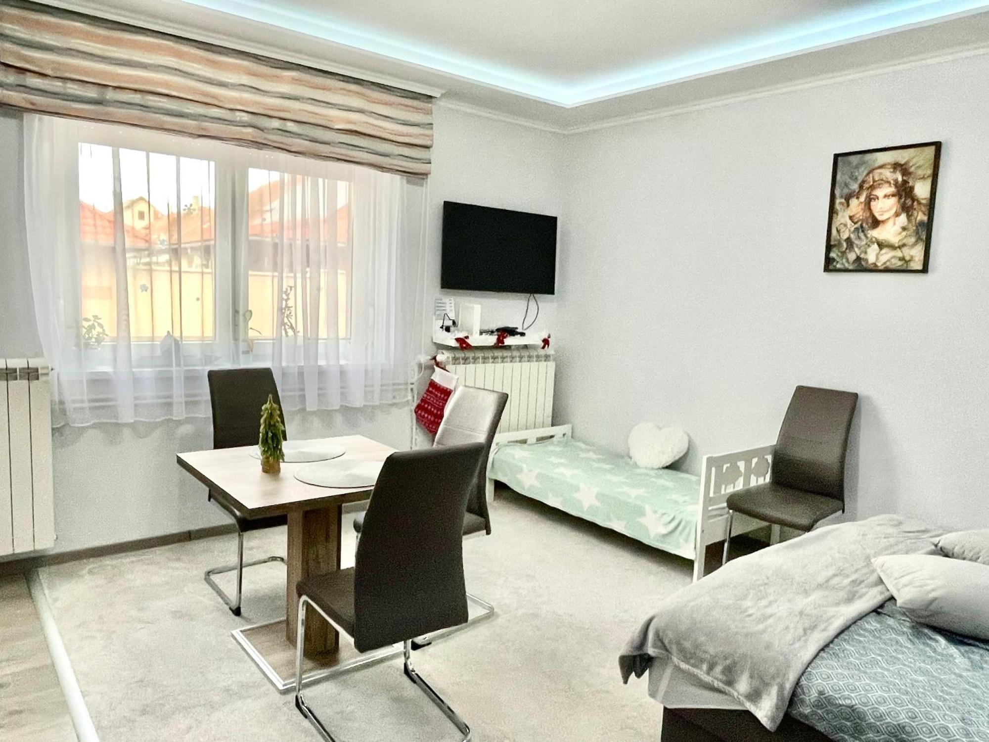Belien Apartman Mako Bagian luar foto