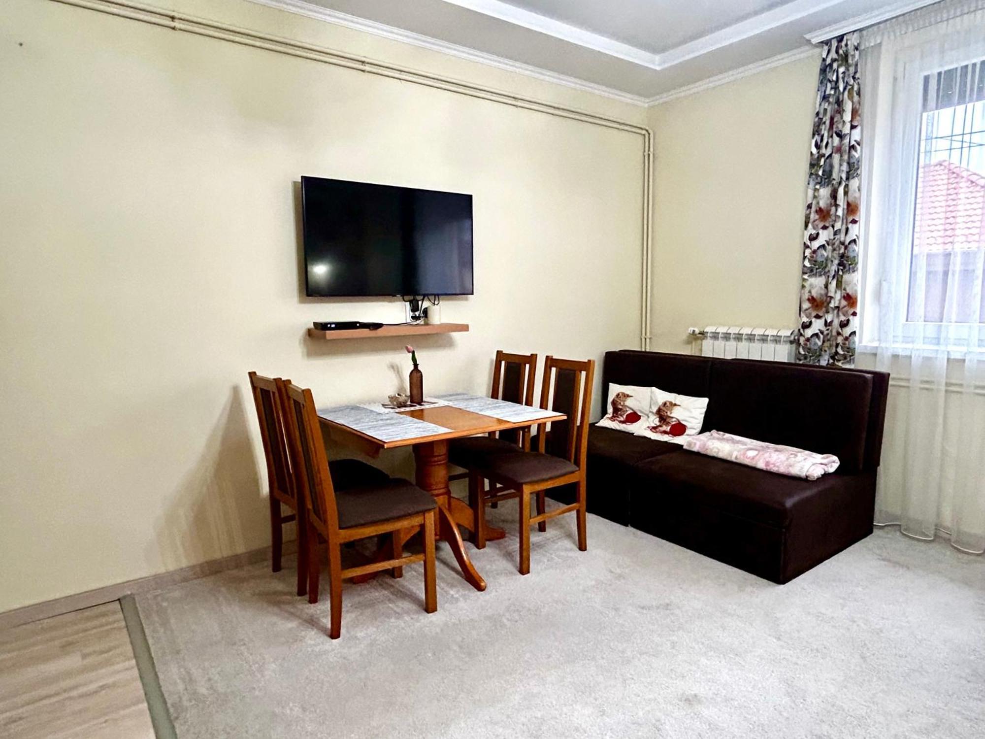 Belien Apartman Mako Bagian luar foto